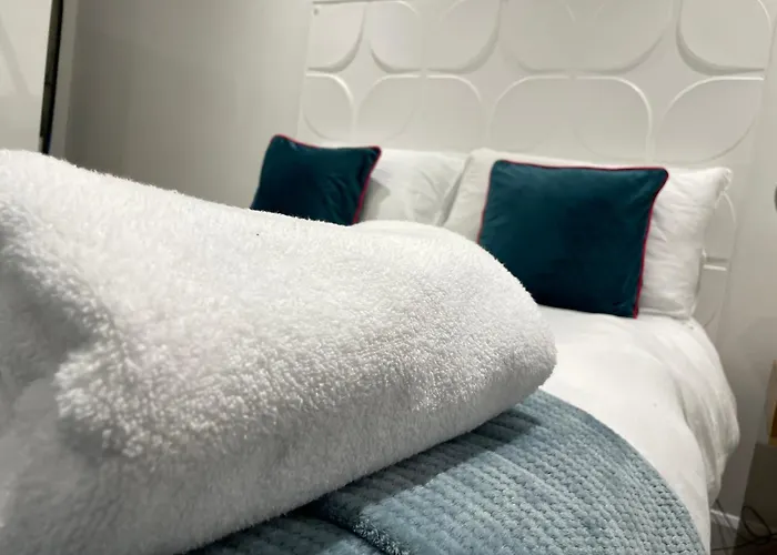 Sitwell Coastal Apartment With Free Parking