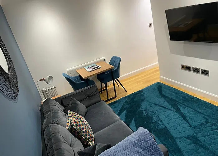 Sitwell Coastal Apartment With Free Parking