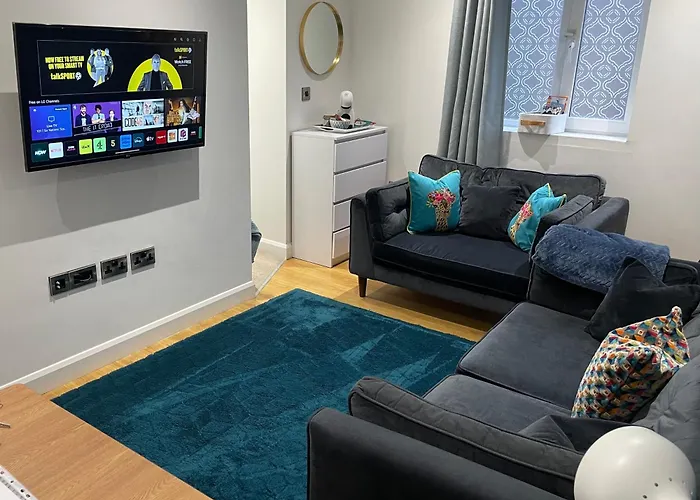 Sitwell Coastal Apartment With Free Parking